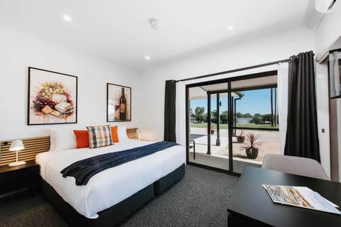 Relax in a spacious haven with peaceful outdoor views, complete with a king-sized bed and convenient free parking.