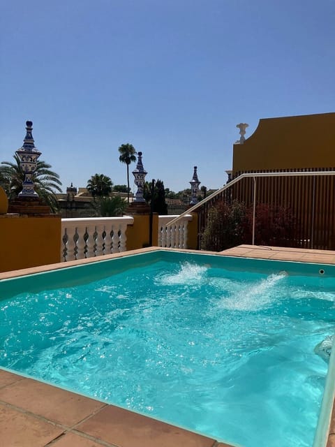 Communal terrace with pool to relax after sightseeing! 