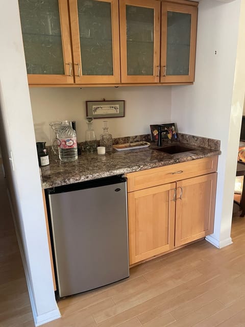 built in wet bar and refrigerator