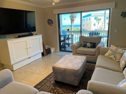 Living Room (TV)