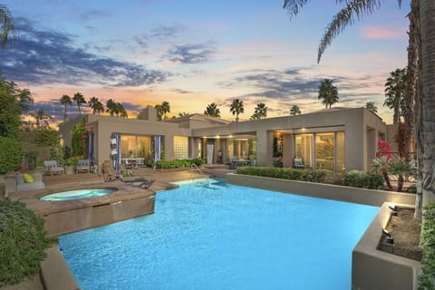 Sunset Pool & Spa – Sparkling pool and spa with stunning mountain views.