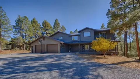 Ample parking for your whole group with a spacious driveway and 2-car garage.
