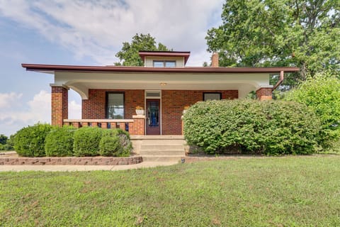 Columbia Vacation Rental | 2BR | 1BA | 2 Steps Required | 950 Sq Ft