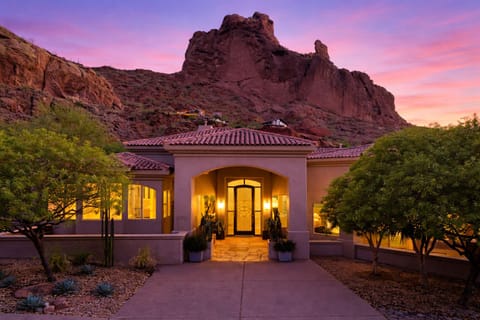 Experience unparalleled luxury at Red Rock, a stunning Paradise Valley estate designed for both relaxation and entertainment.
