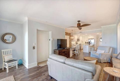 Ocean Pearl - elevator opens to the unit