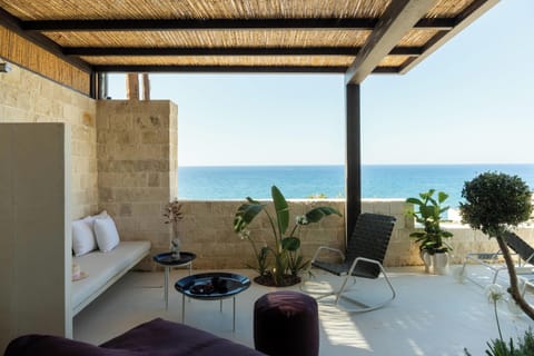 Perfectly positioned on an elevated vantage point in Rethymno, just moments from the beach and charming local restaurants, My Cave Blue offers the ultimate holiday escape.