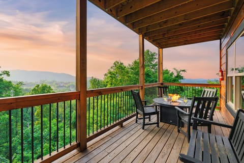 Fire table with seating on the balcony and stunning mountain views. (Evergreen Echo)