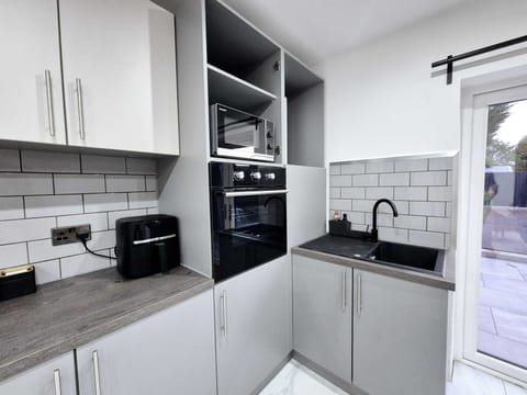 Fitted Oven, Microwave & Airfryer