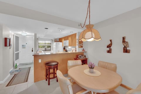 Seating for 4 at table, and additional seating at bar