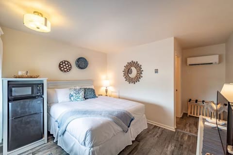 Unit with Queen size bed