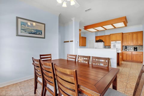 Dinning room table with plenty of seating