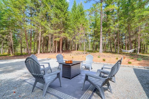 Fire Pit | Forest Views | 8 Mi to Silverwood Theme Park