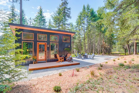 Athol Vacation Rental | Studio | 1BA | 240 Sq Ft | 2 Steps Required