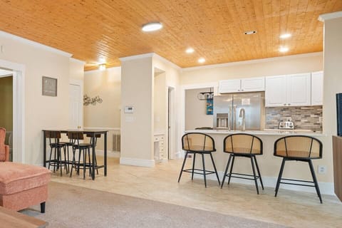 b9fd506a-a863-4472-adc9-4ce008991939