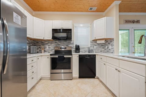 4ef8fd99-3545-445e-ae4c-f52e3e3641bf