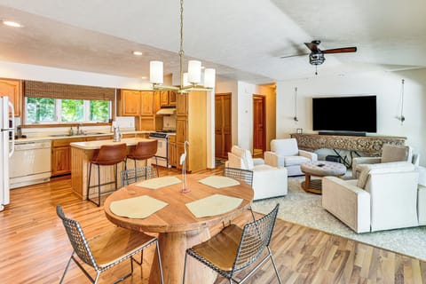 Dining Area | 1st Floor