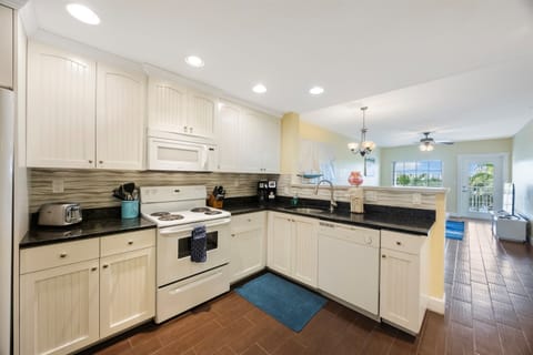 Kitchen, fully stocked with cooking/eating/drinking utensils
