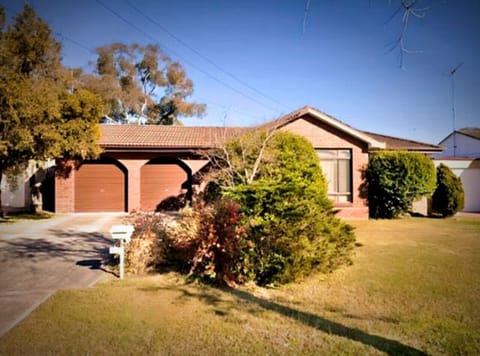 HOUSE FRONT VIEW