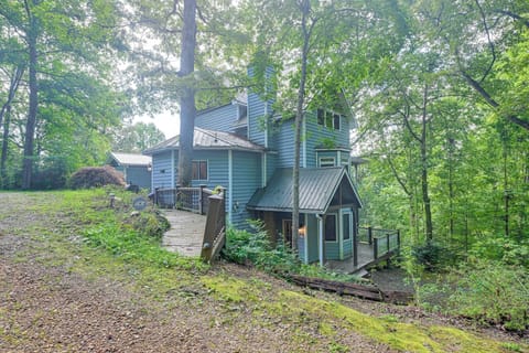 Franklin Vacation Rental | 6BR | 3.5BA | 4,000 Sq Ft | Stairs Required