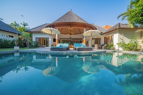 Villa Lea main pool view 