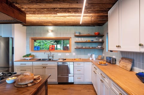 Fully stocked kitchen for a convenient stay.