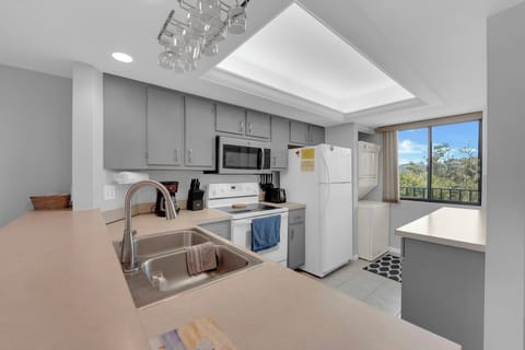 Light and bright kitchen