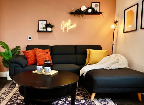 Cosy lounge with Netflix, perfect for relaxing after a day in Brighton.