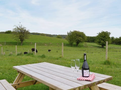 Sitting-out-area | Caeley Barn, Penybont, near Llandrindod Wells