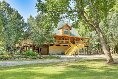 Royal Vacation Rental | 4BR | 3.5BA | 3,100 Sq Ft | Stairs Required