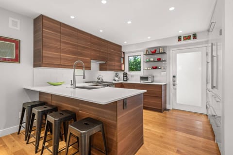 Unwind with your travel companions at the kitchen bar or have a cup of coffee before heading out to explore Aspen!