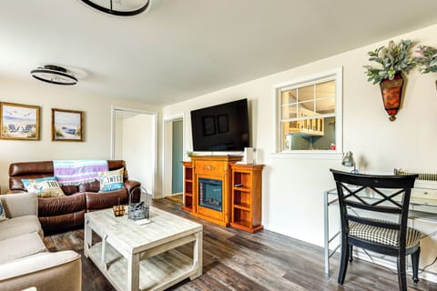 Elberta Vacation Rental | 3BR | 1.5BA | 1,200 Sq Ft | Stairs to Enter