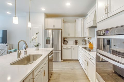 Kitchen | 1,672 Sq Ft