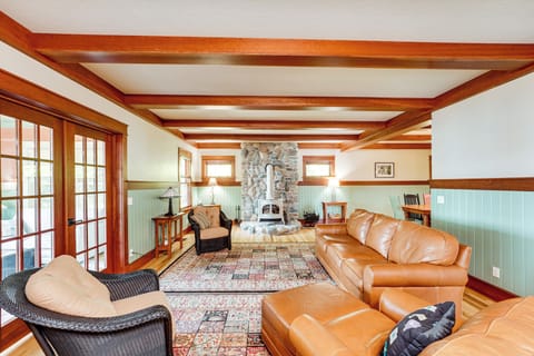 Free Soil Vacation Rental | 6BR | 6BA | 4,500 Sq Ft | 2 Steps to Enter