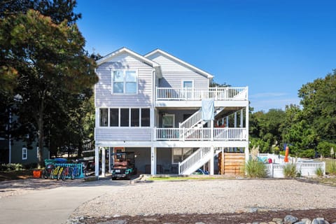 Salty 7 (Pet Friendly House w/ Pool, Spa, and Walking Distance to Beach)