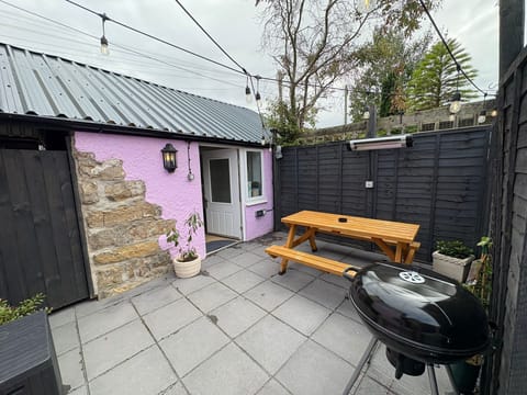 Private patio area with Bbq