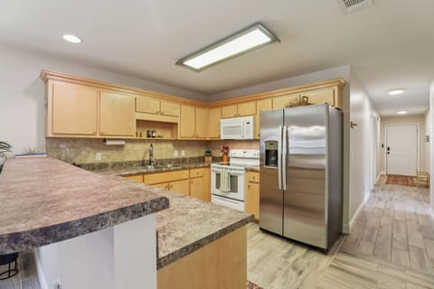 Floor, Flooring, Indoors, Appliance, Microwave