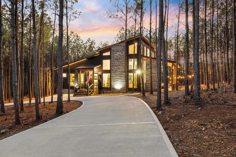 The LuckyOne Cabin Driveway