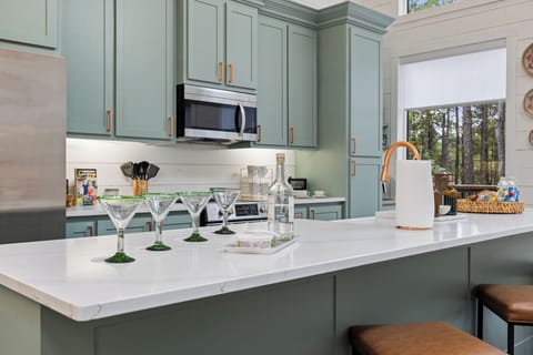 Kitchen and Peninsula