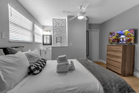 Queen Bedroom Suite #5