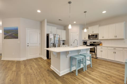 Kitchen | Dishwasher | Toaster | 1st Floor