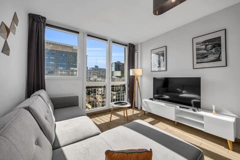 Bright Living Room with Comfortable Sofa, Large Windows and Smart-TV | Book Now with RENTUJEMY.COM