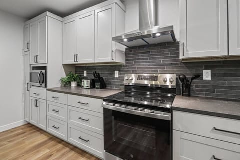 Fully stocked kitchen!