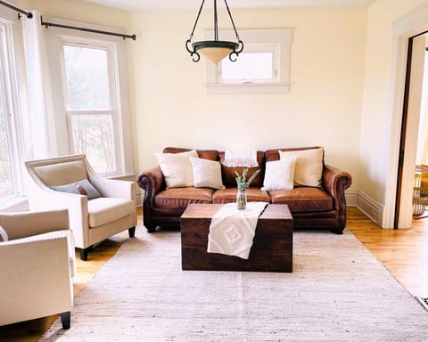 Living Room includes super comfy leather couch perfect for snuggling and lounging. Loads of blankets for cozying up!