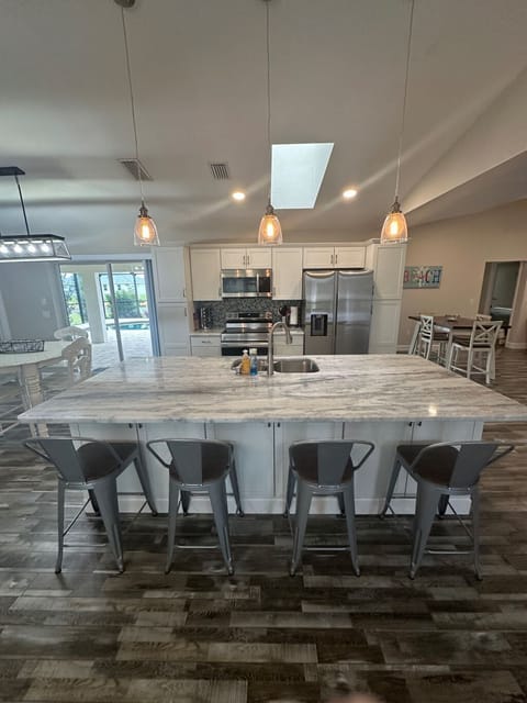 Kitchen w island and bar seating