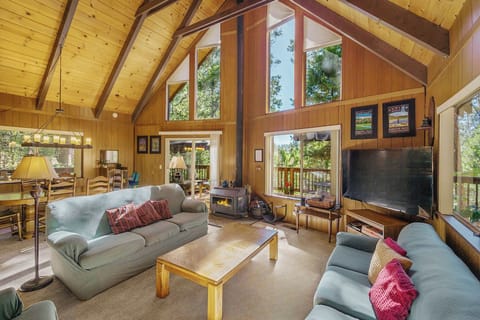 Arnold Vacation Rental | 2BR | 1.5BA | 1,404 Sq Ft | Stairs Required