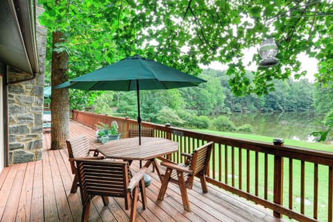 Deep Gap Vacation Rental | 3BR | 2BA | 2,000 Sq Ft | 11 Steps to Enter