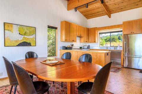 Dining for 6 with amazing views 