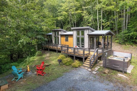 Modern mountain living at High Hollow Cottage—your secluded getaway in Stecoah.
