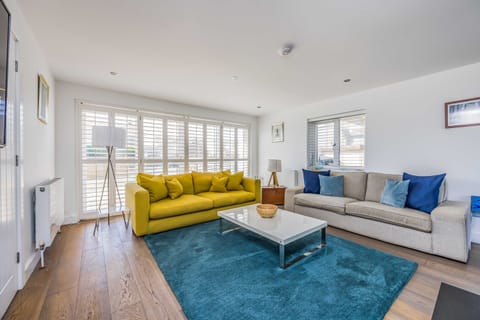 Living Room / Lounge