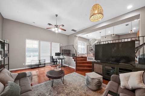 Furniture, Indoors, Living Room, Home Decor, Screen